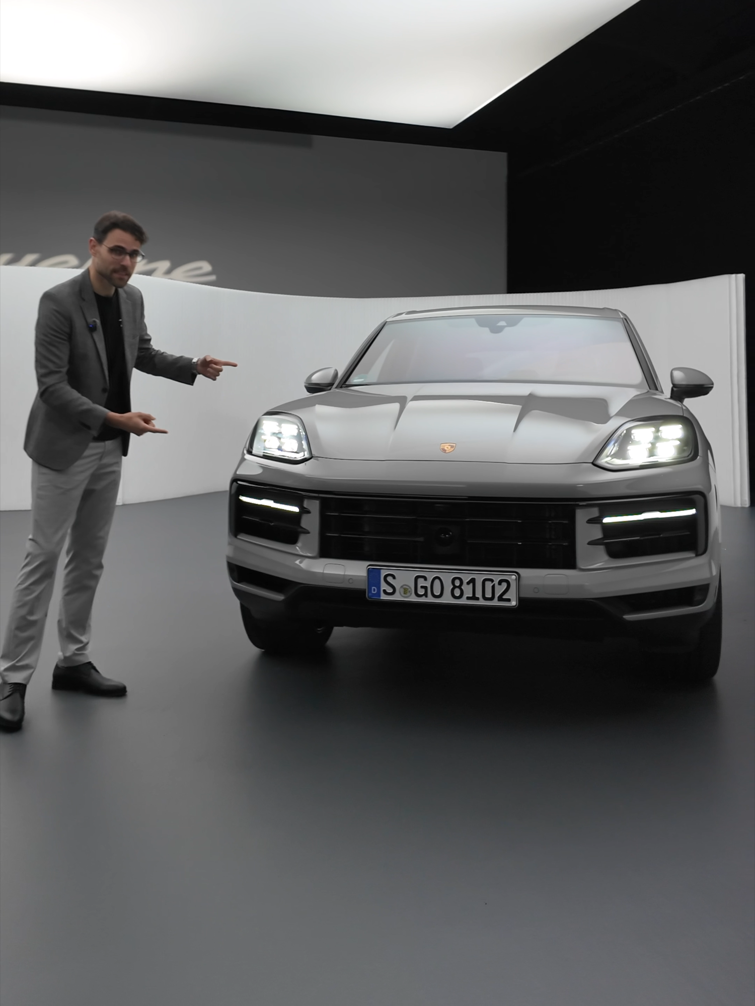 👇Which one would you pick? All-new Porsche Cayenne electric or classic Porsche Cayenne V6 petrol? #Porsche #porschecayenne #porschecayenneturbo #porschecayenneelectric #cayenneelectric #cayenneev