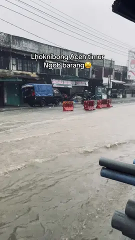 Lhoknibong banjir #banjir #lhoknibong #jalannasional #medanbandaaceh #fyp #viral #tren #trending 