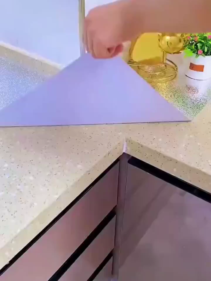 Noda minyak di dapur sulit dibersihkan, tetapi stiker aluminium foil anti minyak ini membuat pembersihan dan perawatan jauh lebih mudah; cukup dilap saja.#Tahan air dan tahan minyak#Stiker anti minyak#Perlengkapan rumah tangga 防油贴纸