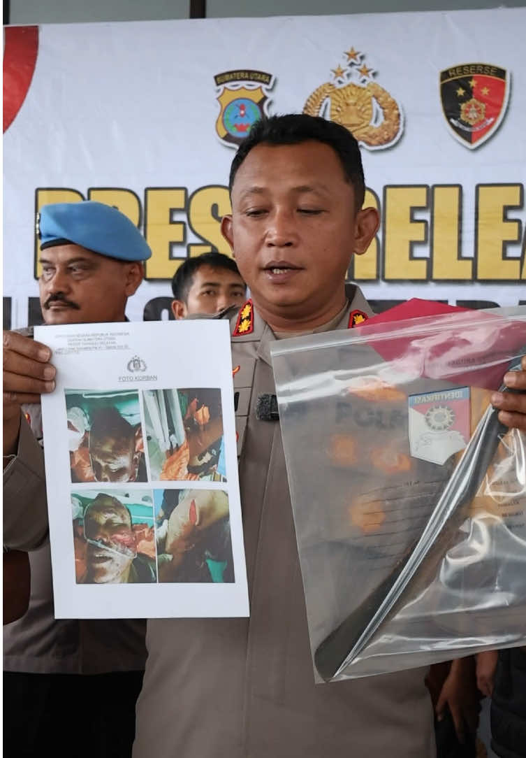 Kasus begal penjual sate di Padang Lawas Utara berhasil diungkap cepat oleh Polres Tapsel. Pelaku yang masih berstatus ABH (Anak Berhadapan dengan Hukum) diamankan dan akan diproses sesuai UU SPPA dengan ancaman pidana hingga 12 tahun. #kriminal #kejahatan #responcepat #uusppa #polrestapsel 