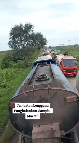 Sabtu, 22 November 2025 titik kemacetan Jembatan Lenggana Sampit-Pangkalanbun .  #sampit #pangkalanbun #jembatan #macet #viral 