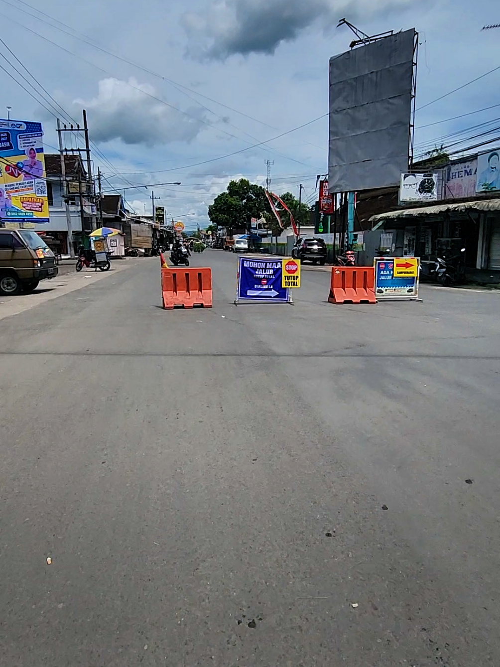 jalur di alihkan lur  #wayangkulit #infoseputarmbandung24jam #bandungtulungagung_jawatimur #infobandungtulungagung #infobandungtulungagung 