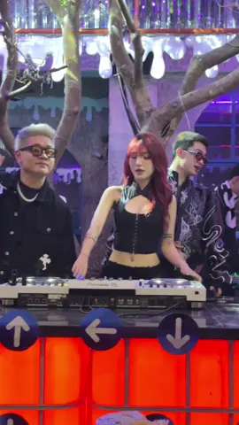 Người đẹp tới rồi đâyyy, còn hôm nay với ngày mai ( 22,23 /11 ) cả nhà book bàn liền nào #xuhuong #dioto #viral #hue #nightlifehue 