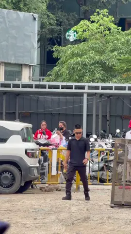 Quang Anh đến rhs cho con 🐔 rùi nè  © : trado6495 #RHYDER #jollibeevietnam #jollibee20 #thejollyday