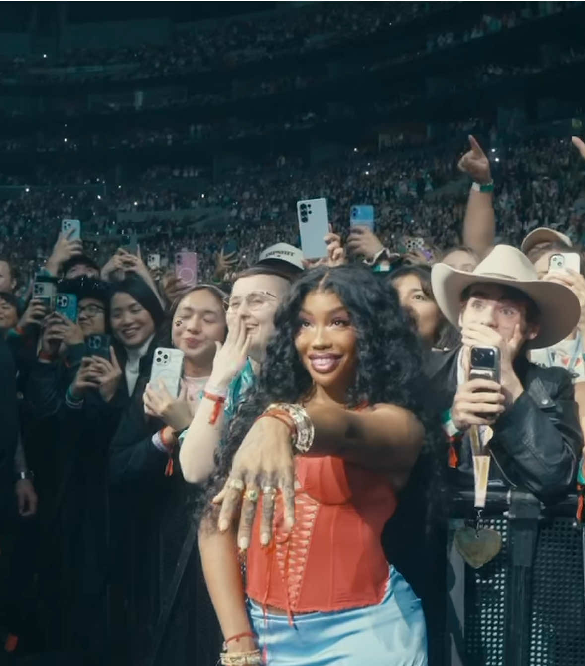 It’s Cuffin Season @Sabrina Carpenter ❤️ 