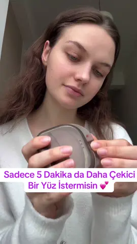 🌿 Steplya Lenf Drenaj Aleti Yüzünde hafiflik, ferahlık ve doğal şekillenme isteyenler için günlük bakımın en güçlü adımı! ✨ Düzenli kullanımda: ✔ Sabah ödemini ve şişkinliği azaltır ✔ Lenf dolaşımını hızlandırır ✔ Yüz hatlarını doğal şekilde belirginleştirir ✔ Cilt tonunu eşitler ve canlılık kazandırır ✔ Rahatlatıcı masaj etkisiyle cildi yeniler Tek başına kullanılabilir — ekstra yağ, serum veya ürün gerektirmez. Her gün sadece birkaç dakikada gözle görülür fark! 💛 💛 30 Gün Koşulsuz Para İade Garantisi Doğal bakımın en etkili hâlini Steplya ile keşfet. 