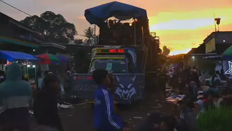 udah tayang ya guys😁 link: https://youtu.be/8uTMlDH99kQ?si=GZSIf2c98Gu46k9q#elevengank🔥 #karnavalkidangbang2025 #fyp #karnavalsoundsystem #soundhoregjawatimur @Tello genk @cndy🪬 @MassHuDaAA. @raraa @𝐌𝐢𝐥𝐚𝐂𝐡𝐚ń @rtna🦋 