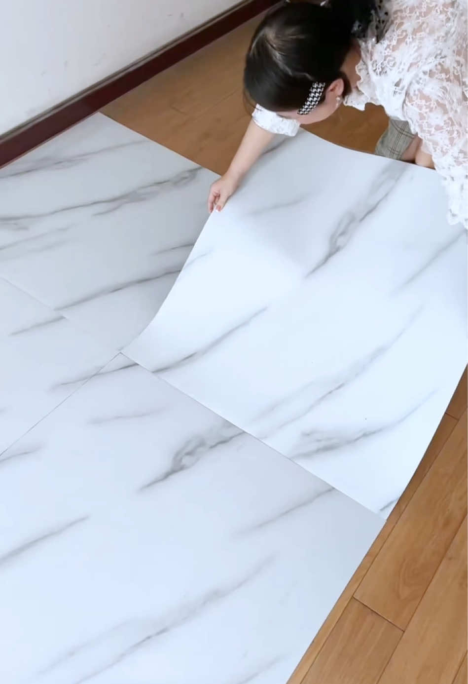 便宜就快买新的吧，看着舒服，毕竟 🤪😂 #地板贴纸#病毒式 TikTok#fypage