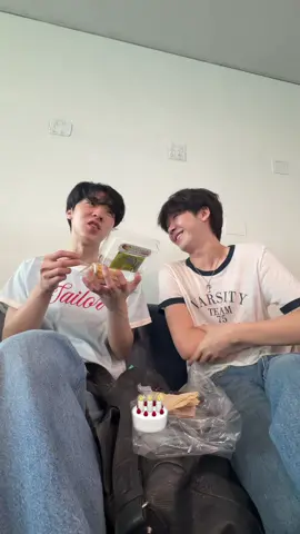 ลูกคุณหนูเลี้ยงโดยลูกคุณหนู(ท่อ) หน่อย 1 วันก่อนออกกองที่เชียงใหม่ 💛 One day before shooting in Chiangmai #foureveryouproject #เพราะรักนําทาง 