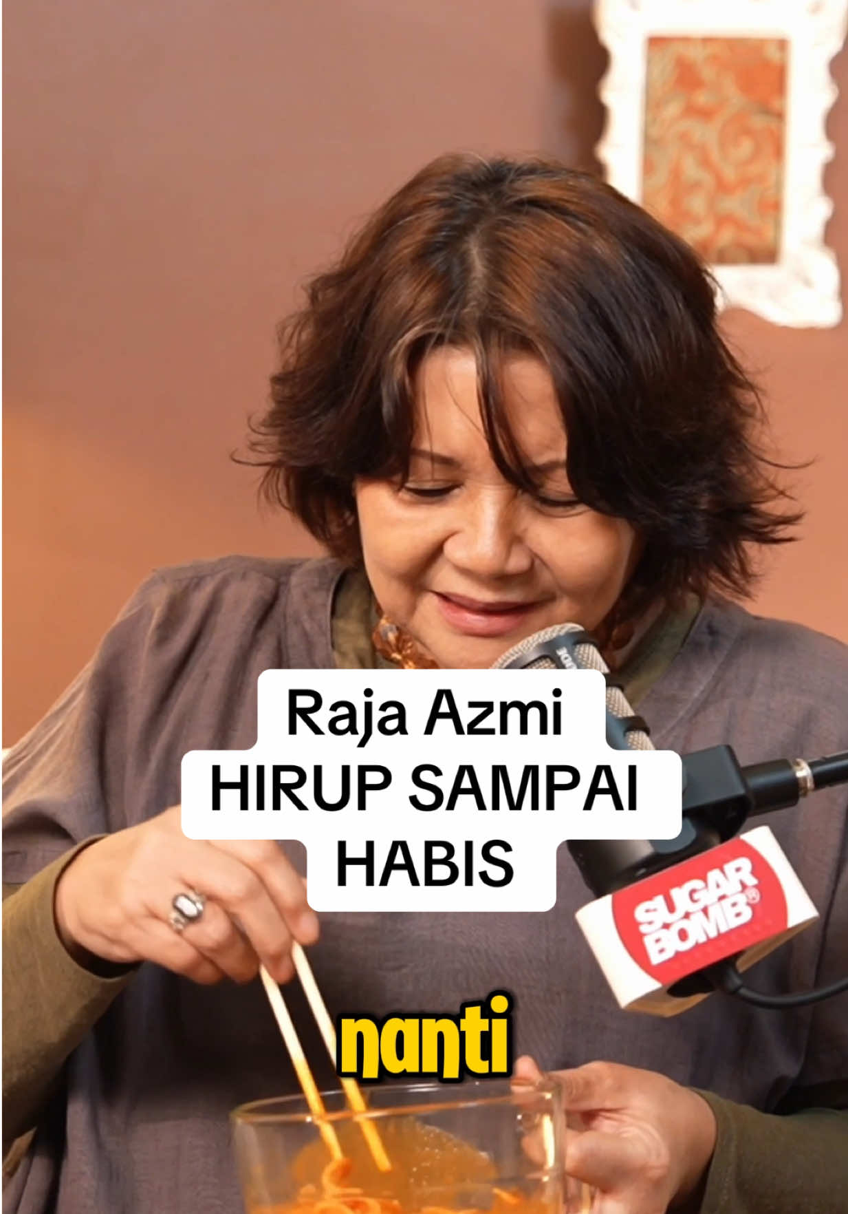 wuishh dia kasi habis terus semua HAHA mantap lah Raja Azmi #Sembangseram #Safwannazripod #Safwannazripodcast #RajaAzmi #Meeseramberapi 