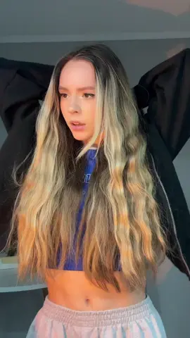 Ну что поделать, это лучший подарок😅 #новыйгод #базовыйминимум #ёлка #сладкийподарок #мяу 