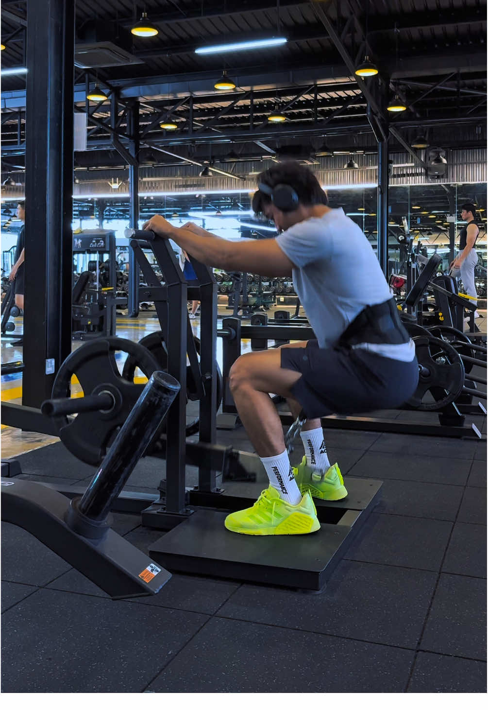 Bass padu, mood padu. Baru sedap main gym💪🏻 #GymMalaysia #HeadphonesVibes #WorkoutMode #FocusTime #BassBoost       