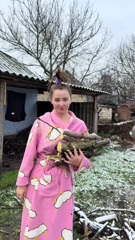 pentru a comanda sushi DaviDan  apelați 067808080  livrarea se face prin glovo 