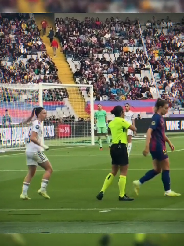 🤣😝#barcelonafemini #fyp #elcasico #madridfemenino #alexiaputellas 