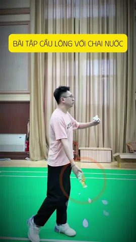 Bài tập cầu lông với chai nước #caulong #badminton #badmintonun #caulongphongtrao #badmintontiktok 
