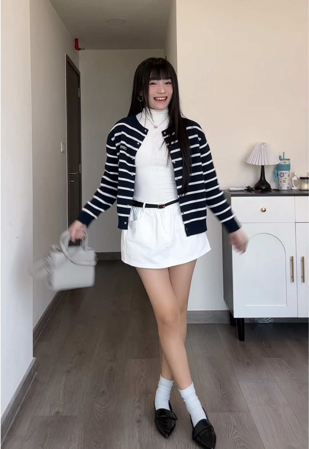 Pov: khi tui đã đến tuổi tạm gác qua outfits áo thun + quần ống rộng để chọn outfits này đi hẹn hò #OOTD #viral #2chijbell 