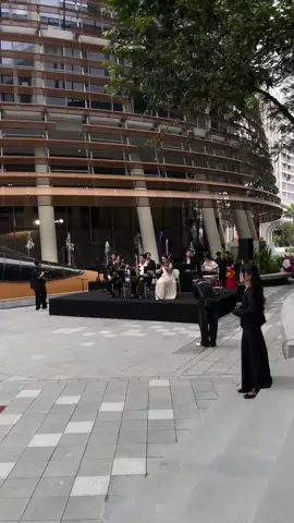 mới du học hơn 1 năm về mà cái trường cỡ này, vài bữa nữa chắc thấy làm concert luôn quá #vanlanguniversity #vlu 