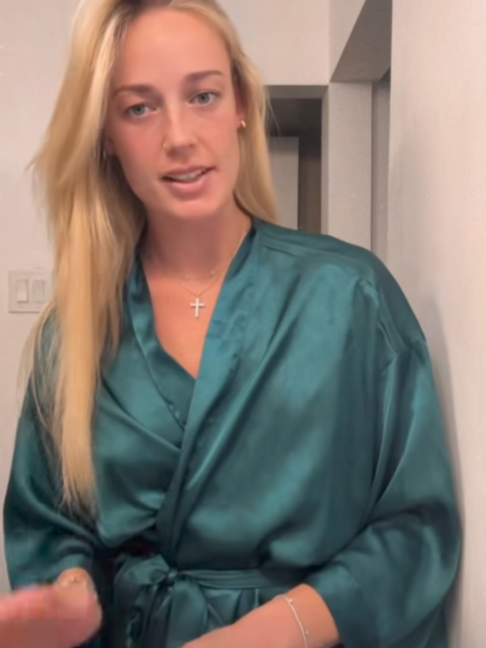 Sophie finally got her driver's license back.  Please don't flush it again 😄  #fyppppppppppppppppppppppp #indianafever #WNBA  #sophiecunningham #caitlinclark 