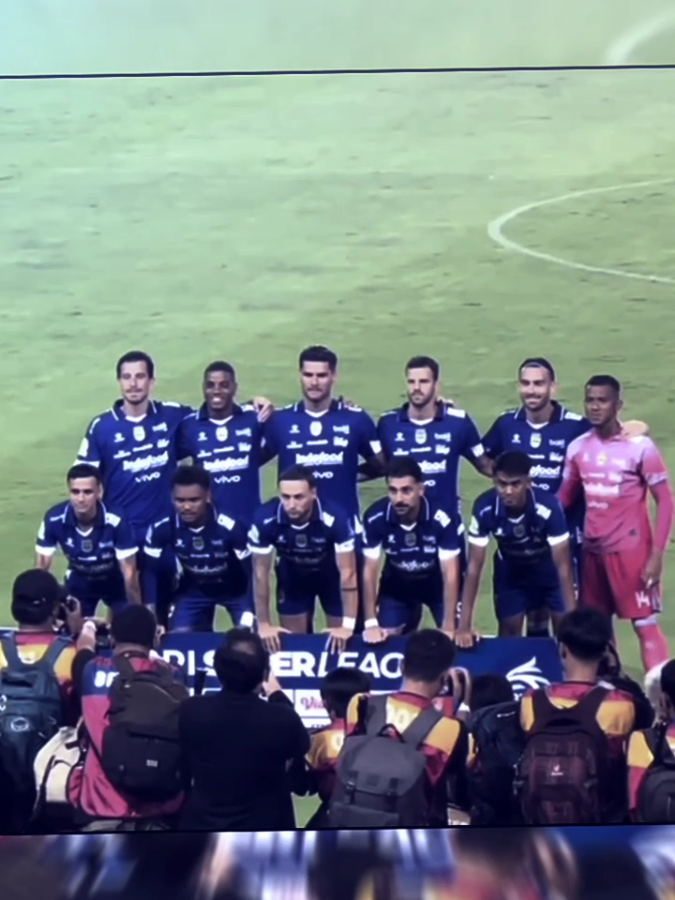 wajar tim besar yang fotoin banyak😝😝 #persibbandung #superleague #olahragatiktok #fyp #foryoupage 