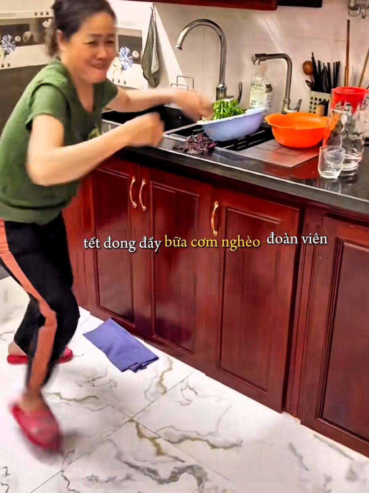 Bất ngờ gặp lại con trai đi xa trở về nhà. 🏠