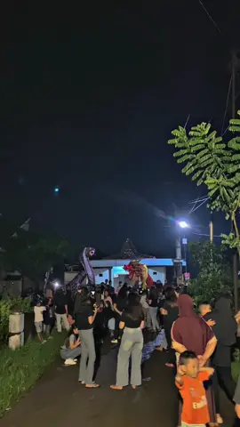 MBAH GUREM MODE MALAM RAWWRRR 🐉🤘🏻#fyp #mbahguremseason2 #leangleongtulungagung #tulungagung #promomakanharian #karnavalkromasan 