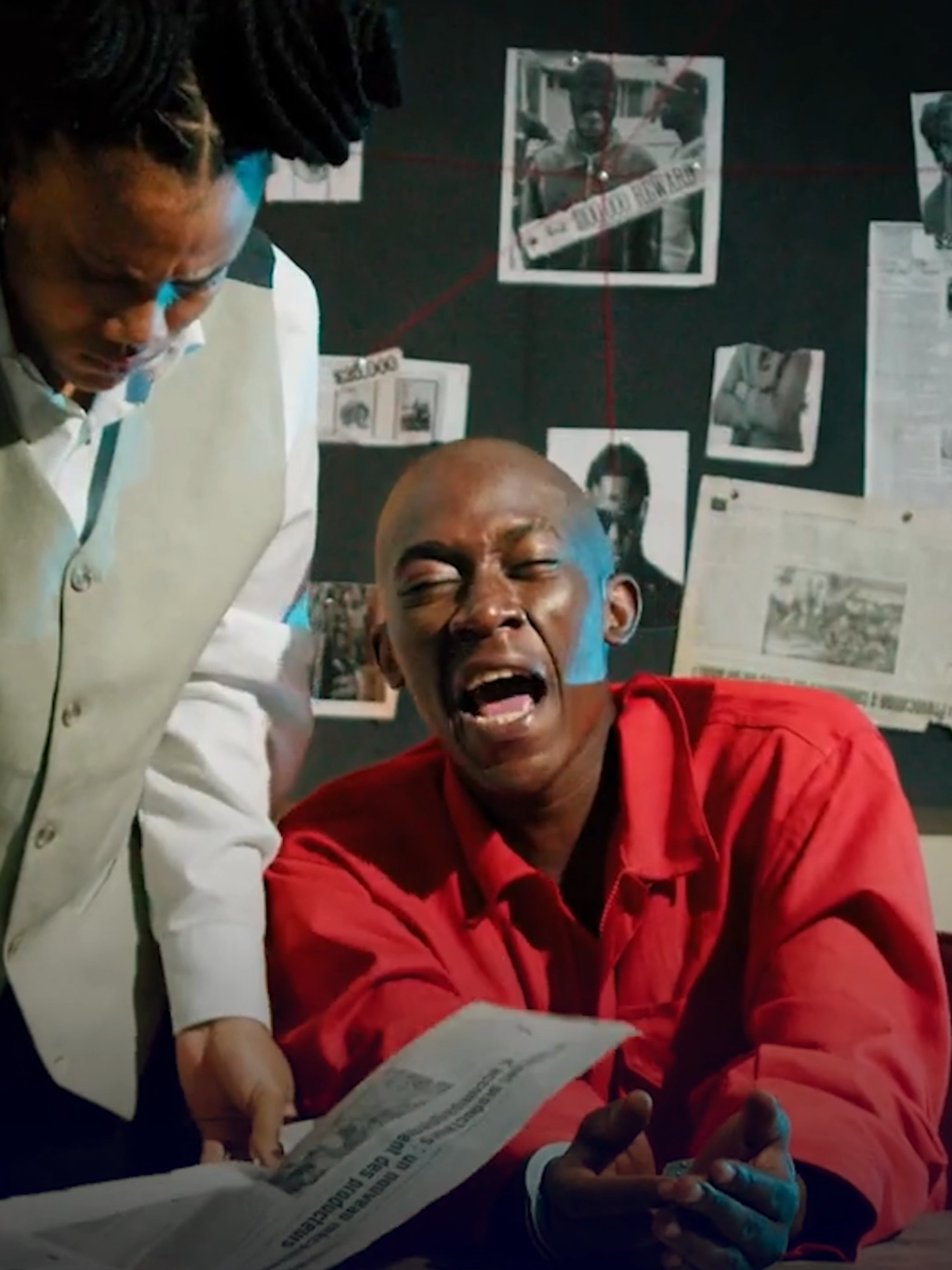 OUT NOW 🔵🟢 Le mélo du quartier réunit Roy Tsala et Iza Muan dans « Mon Berger ». Ce triptyque, qui excelle et propulse le mbolé, se révèle à travers cette chanson élogieuse où la parole prend de l’ampleur pour glorifier Dieu, le Bouclier.  🎶 Regardez le clip  en  intégralité sur YouTube (lien en commentaire) #UrbanBridge