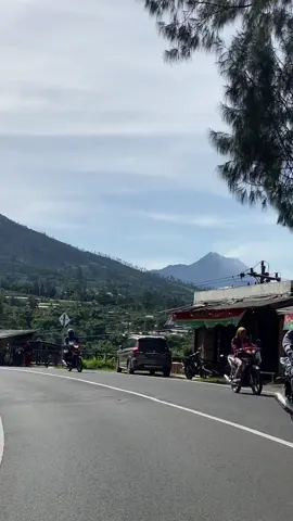 Syahdu banget jalanya merapi merbabu kelihatan dari jalan ini #kopeng #magelang #fyp #fypシ゚ 
