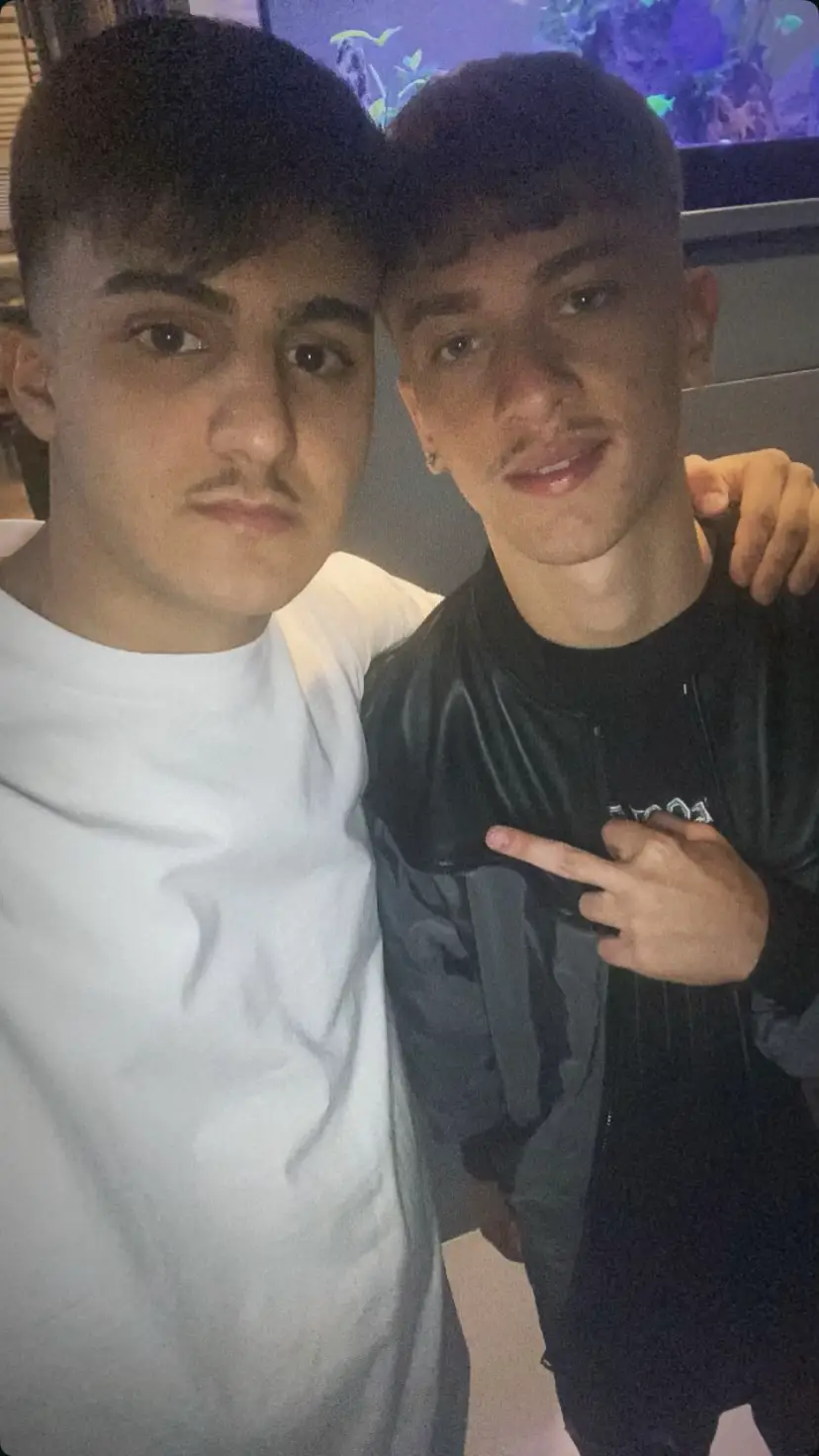 Ti tradirò solo quando un pittore sordo riuscirà a dipingere il rumore di un petalo di rosa cadere su un pavimento di cristallo mai esistito, Cioè mai..!!!!❤️🩸