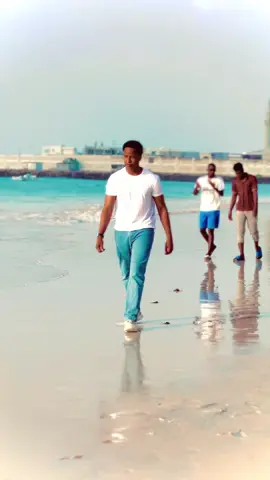 Rali noqda Xog la socon la ahy😂✋#somalitikto #viraltiktok #toofityoung #gym #foryoupage 