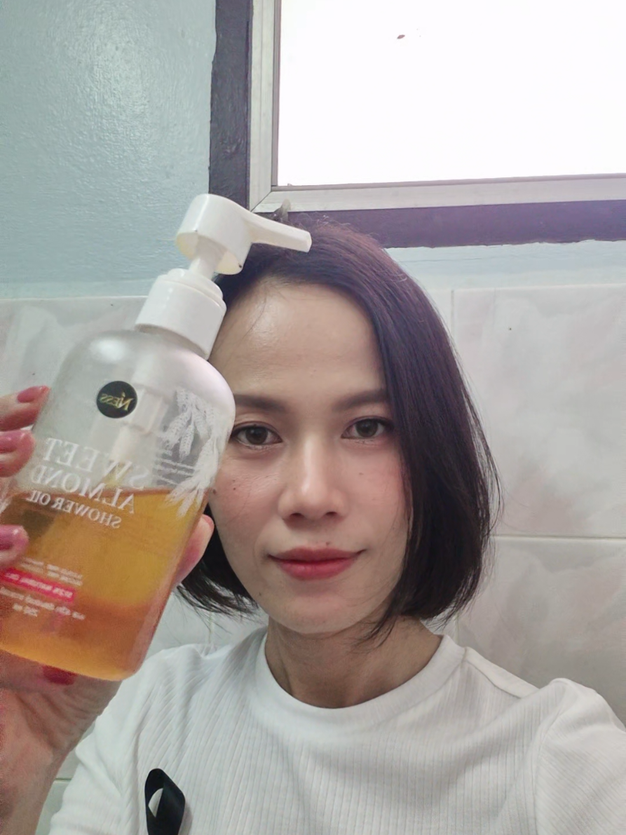 🎉🎉Shower Oil อาบน้ำ #แบรนด์NESSตัวที่ช่วยทำความสะอาดผิวและให้ความชุ่มชื้นแก่ผิวได้ดีมากๆ โดยเฉพาะคนที่มีปัญหา ผิวแห้งกร้าน✨ หรือผิวแพ้ง่าย✨บอกเลยว่าเหมาะมากๆค่ะเพราะออยล์อาบน้ำตัวนี้จะช่วยให้ผิวเนียนนุ่ม ชุ่มชื้น ไม่แห้งเสีย และยังมีกลิ่นที่หอมละมุนติดผิวอีกด้วยค่ะ#ออยล์อาบน้ำ #Showeroil #กลิ่นส้ม #กลิ่นนม 