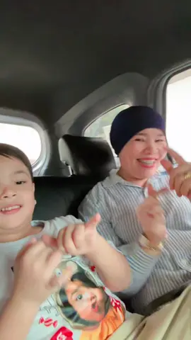 tiktokan lagi bareng cucu oma yang ganteng🥰
