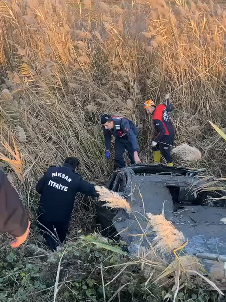 SABAH SAATLERİNDE FECİ KAZA: ERBAA’YA DÖNEN 2 KİŞİ HAYATINI KAYBETTİ Niksar’da sabah saatlerinde meydana gelen trafik kazasında Erbaa’ya dönmekte olan iki kişi yaşamını yitirdi, bir kişi ağır yaralandı. Haberin Devamı: https://www.kelkitgazetesi.com/sabah-saatlerinde-feci-kaza-erbaaya-donen-2-kisi-hayatini-kaybetti #erbaa #erbaahaber #erbaasondakika #tokat #tokatsondakika #tokathaber #erbaakelkitgazetesi #kelkitgazetesi #haber #sondaki̇ka