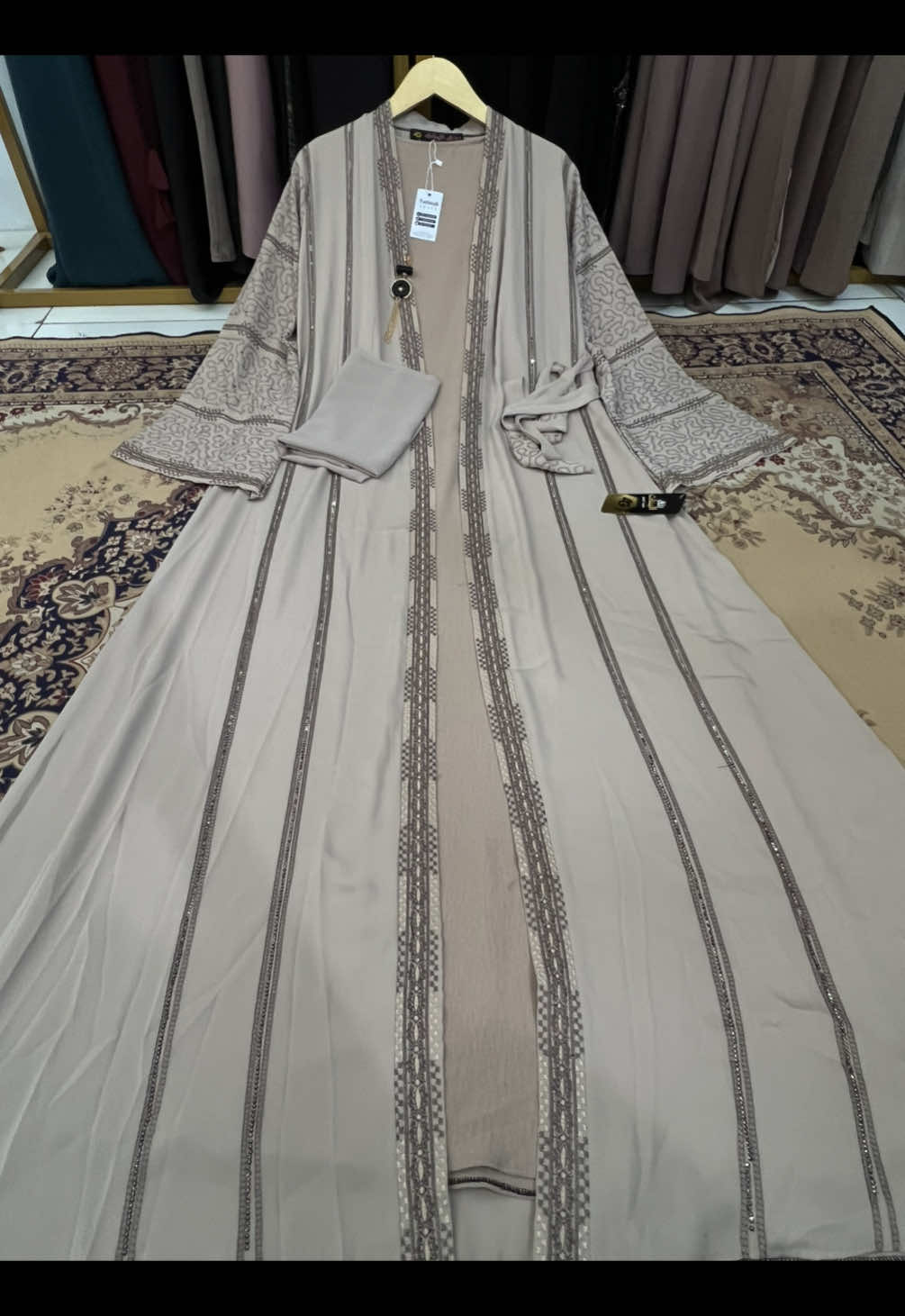 Keranjang kuning nya ada di showcase kuu yaa beb #fyp #abaya #fatimahabaya #abayaimport #abayamesir jangan lupa bantu follow akun ke 2 kita beb @Fatimahabayaaa2 