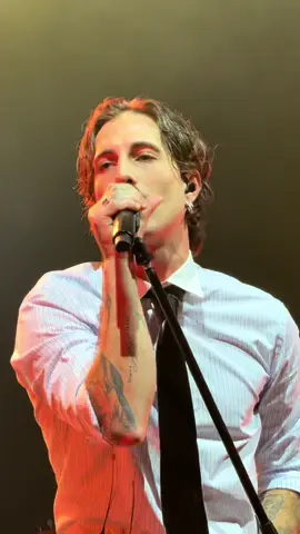 cinnamon was CRAZYYYY live ❤️‍🔥 @Damiano David #damianodavid #damianomaneskin #funnylittlefears #concert #seattle 