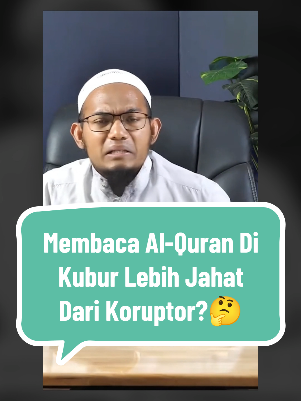 Membaca Al-Quran Di Kubur Lebih Jahat Dari Koruptor?🤔 . Kita tidak setuju jika ada pihak yang mengkomersilkan ibadah kepada orang yang tidak mampu. Tetapi bukan serta merta menafikan kesunnahan ibadah tersebut. .  #ngaji #quran #kitab #santri #kyai 