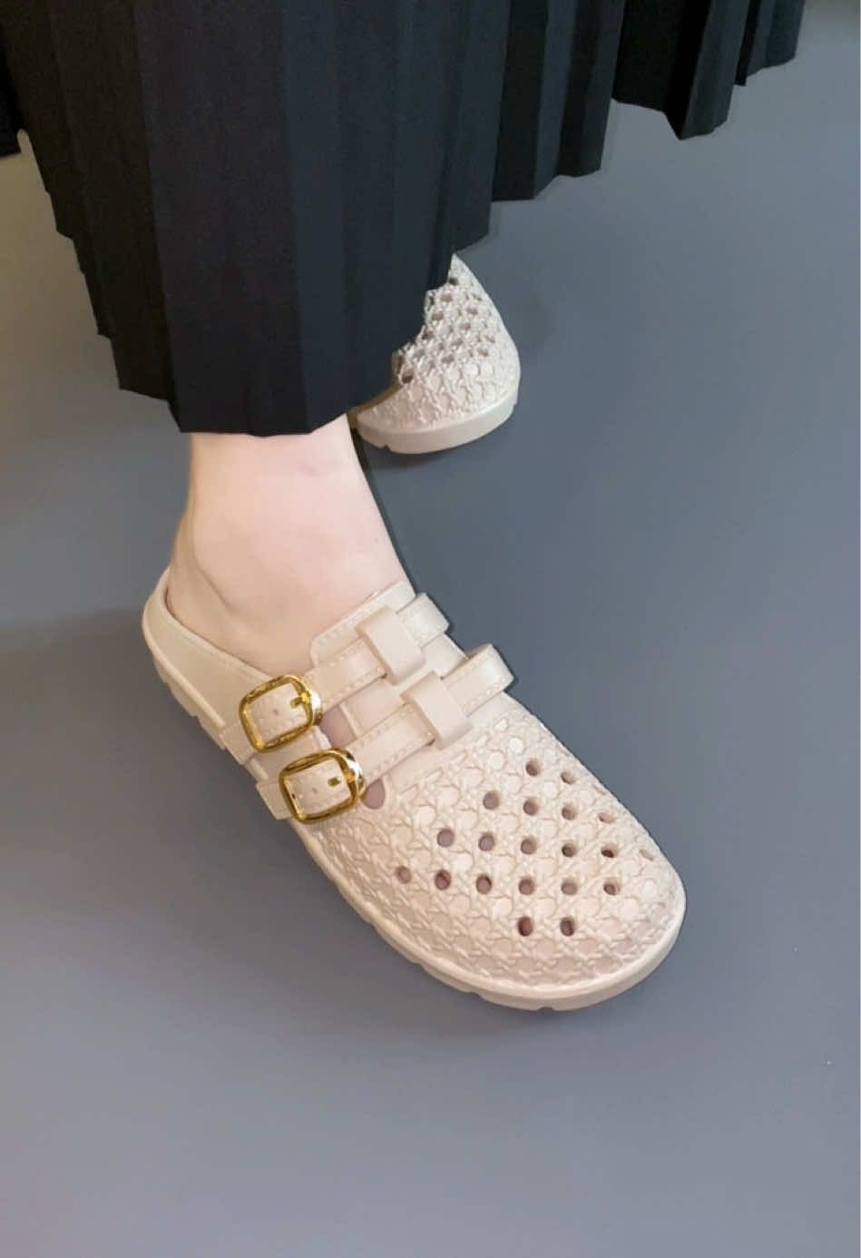 Sandal karet eva ringan nyaman empuk dan pastinya aweettt 🫶🏻 #sandal #sandalwanita #sandalmurah #sandalviral #sandalkekinian #sandalviral #sandalslop #sandalkaret 