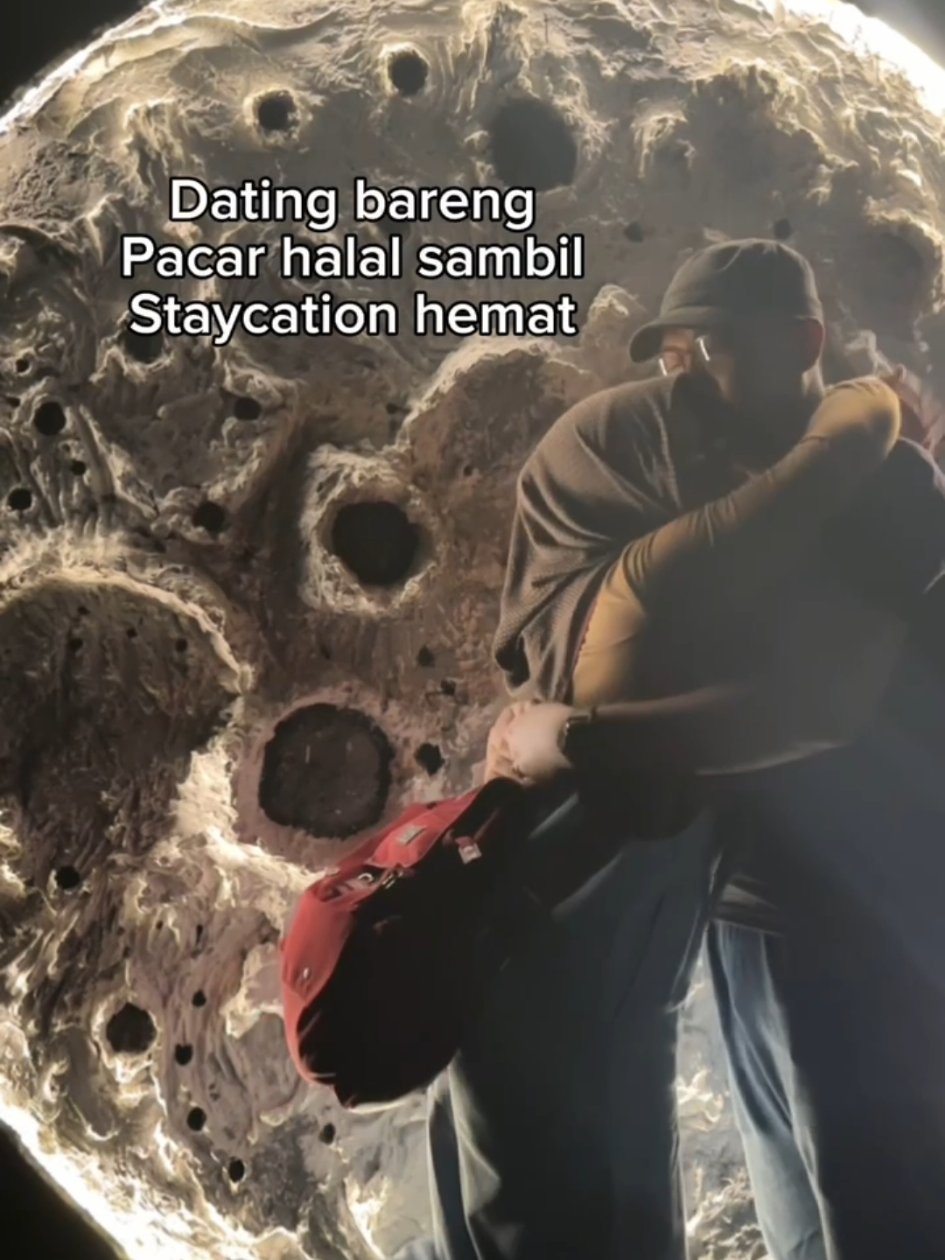 Aku Rekomendasiin Urbanview Hotel Ava Banjarmasin By RedDoorz. Harga Dibawah 200k kalau kamu masukkan kode voucher 