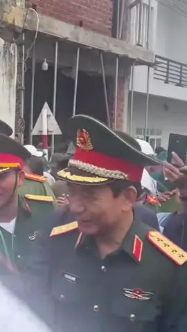 Đại tướng Phan Văn Giang kiểm tra tình hình và thăm hỏi tặng quà người dân vùng lũ xã Tuy Phước, tỉnh Gia Lai ( Bình Định cũ) #phanvangiang #vietnam 