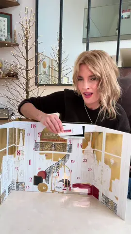 Petite astuce de Noël pour préparer les meilleurs chocolats chauds à la chantilly… et pendant que ça repose au congélateur, j’en profite pour ouvrir mon magnifique calendrier de l’Avent L’Oréal Paris 🎄 Il contient 24 produits full size, d’une valeur de plus de 280€, disponible au prix exceptionnel de 89,99€ 🎁 Dites-moi en commentaire quel est votre produit préféré du calendrier ! Déjà disponible sur Amazon et sur le site L’Oréal Paris (dans la limite des stocks disponibles). @L’Oréal Paris  #makeup #lecalendrierdelaventloreal 
