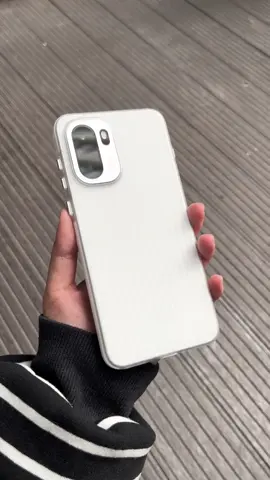 #OnePlus13T: Thiết kế nhỏ gọn, sang trọng với khung kim loại và mặt lưng kính cao cấp. #xuhuong 