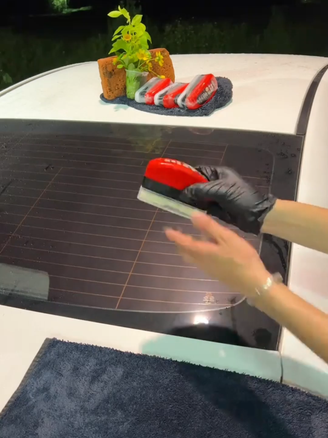 Lapisan minyak menghilang tanpa bekas, dan penglihatan Anda menjadi lebih jelas!#carwash #cucimobil #cleancar #cucikacamobil #carcleaning #satisfying #tipsmobil #viraltiktok #fyp