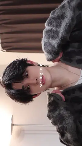 今流行りのフェザーショートスタイリング 外ハネの毛流れと前髪のこぼしがカッコいいスタイル いいねと保存して参考にしてみて下さい🙌✨ #メンズセット #モテヘア #メンズ美容 #垢抜け方法 #フェザーショート 