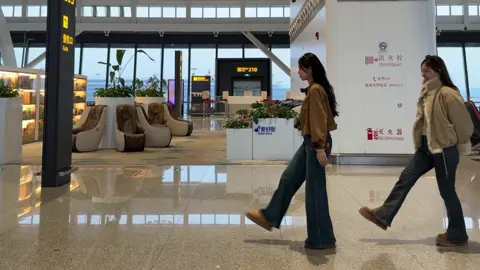 Traveling with best friend #lovers #douyin #douyin抖音 #chinesegirl #sweetcouple #fyp 