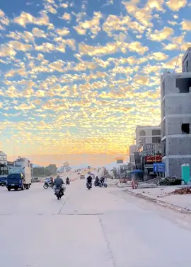 “Lúc ta không kỳ vọng nhất lại là lúc mọi thứ thuận lợi nhất. Khi đầy đủ nhân duyên cái gì đến sẽ đến, không cần nôn nóng. Khi hết bụi trong mắt, tự khắc sẽ thấy rõ đường đi.