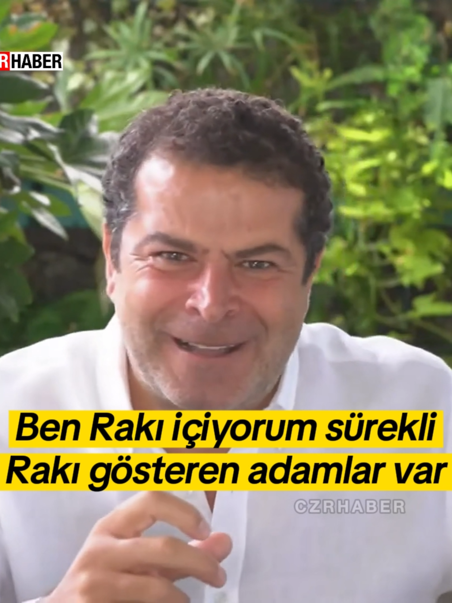 Cüneyt Özdemir: ' Bazı adamlar var ya Ben rakı içiyorum diye sürekli rakı gösteren adamlar var.. Ben Atatürkçüyüm.. Sen gerizekalısın onu gösterdiğin için.. Rakı gösterince Laik olmuyosun.. Alkol sağlığa zararlıdır.. ''