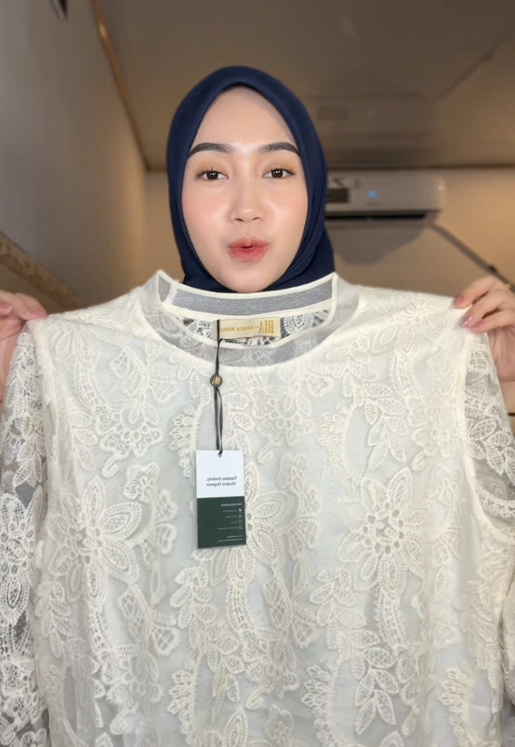 nambah koleksi blouse cantikk lagiii😍 #blouse #kemejawanita #brukat 