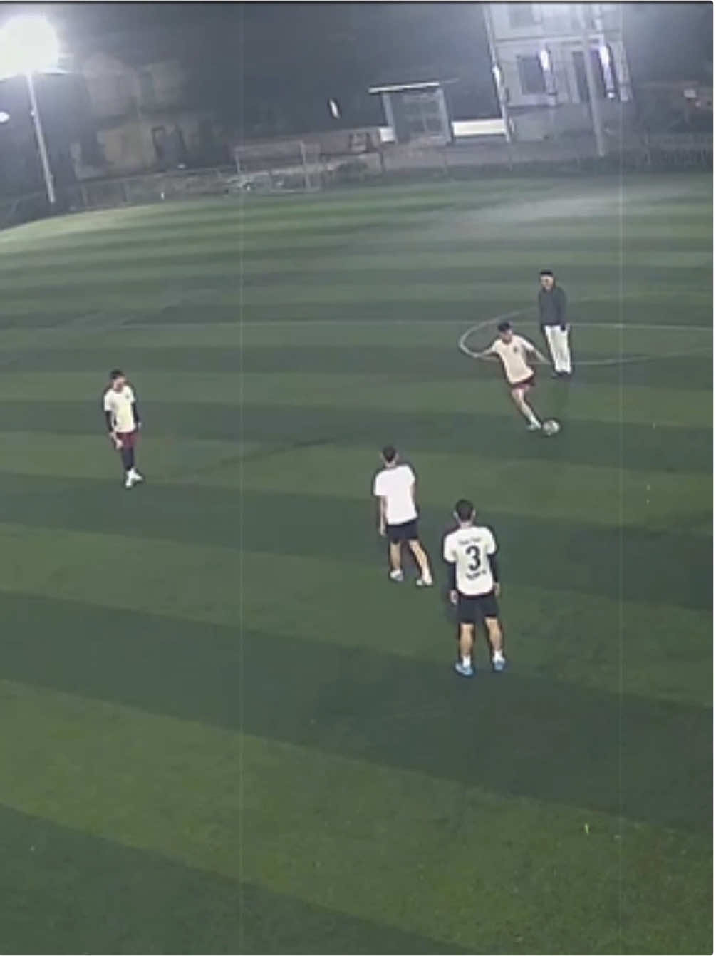 Đỡ bóng hơi lỗi 🤣