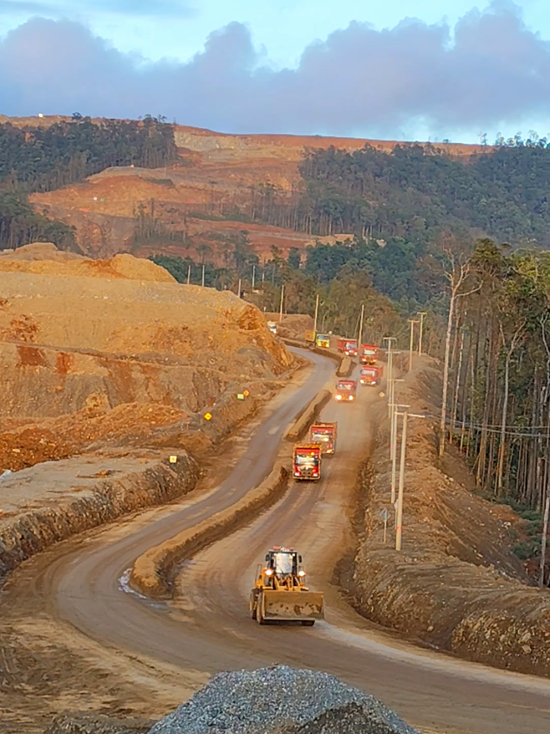entah seindah apa di ujung sana yang jelas saya masih di perjalanan 😊 #rubyinternationalmining😎 #wedabaynikel🇲🇨🎌 #tambangnikel  #pejuangnafkah