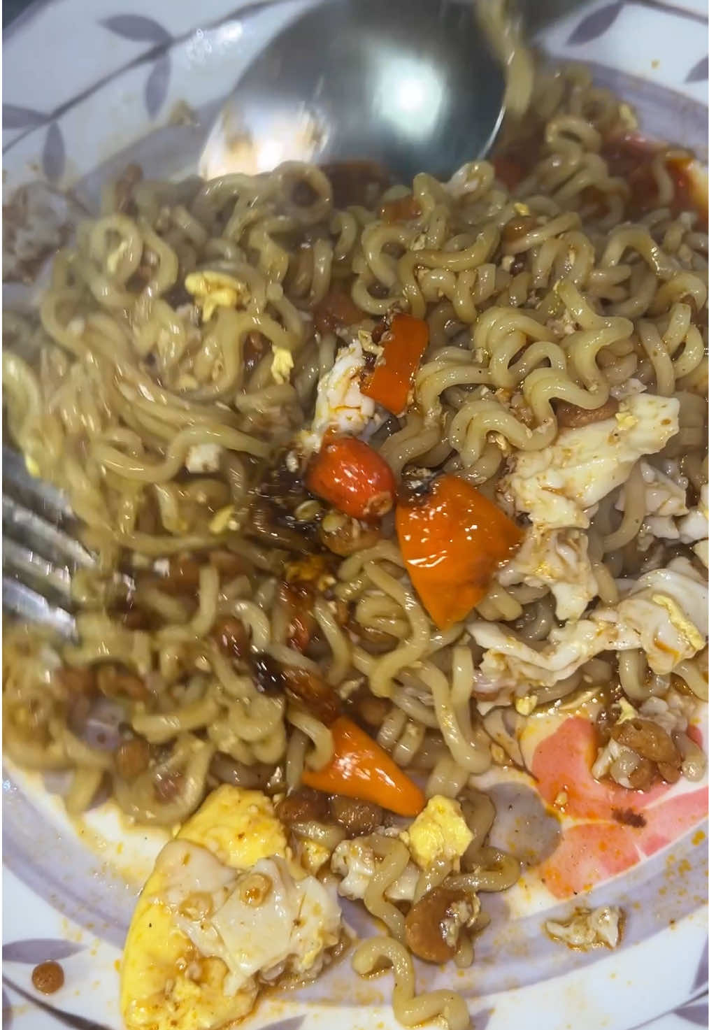 kalo yang lain rewardnya makan sushi kalo aku rewardnya ya makan mie instans super pedes + tambahin telur 😂😛 #miegoreng #makananviral #miepedas #asmr #4u 