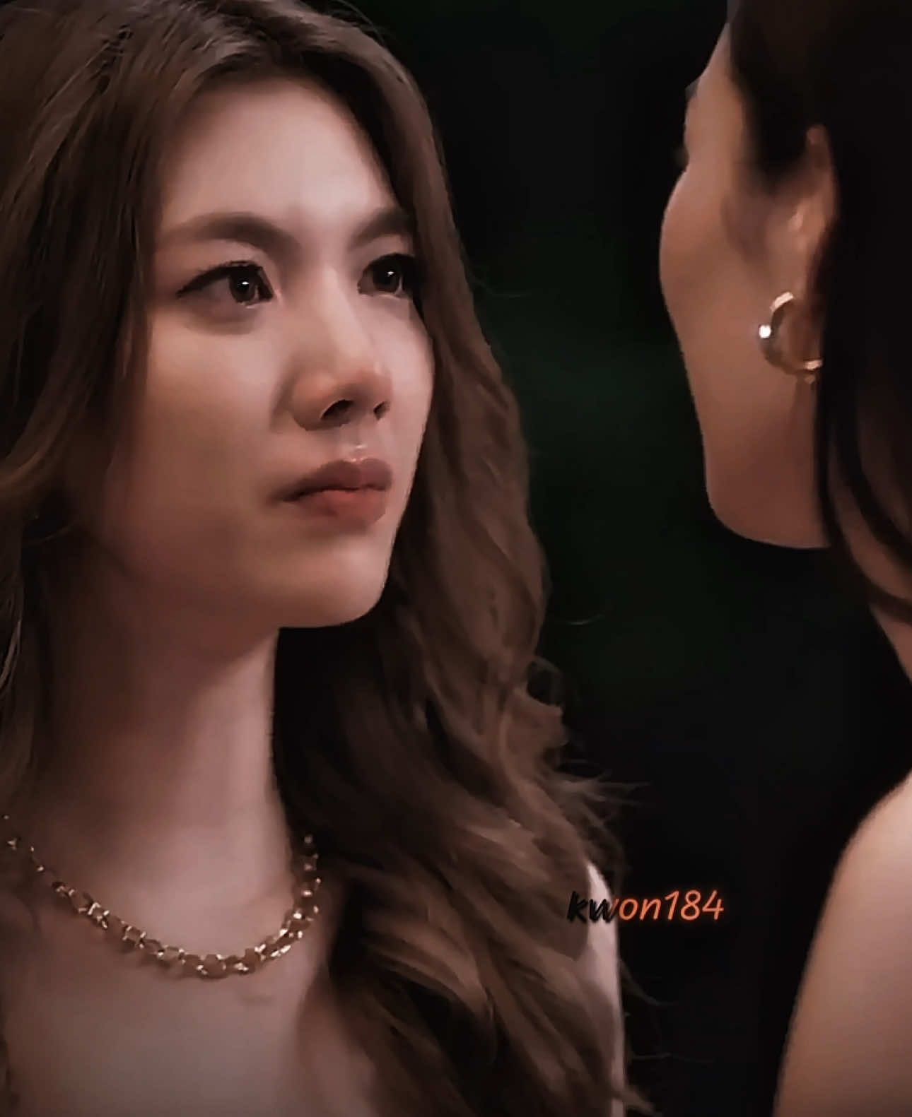 Chính chị là người đã từng đứng ra bảo vệ em trước câu hỏi đó và giờ cũng chính chị là người dùng câu hỏi đó để tổn thương em #linglingkwong #หลิงหลิงศิริลักษณ์ #ormkornnaphat #ออมกรณ์นภัส #lingorm